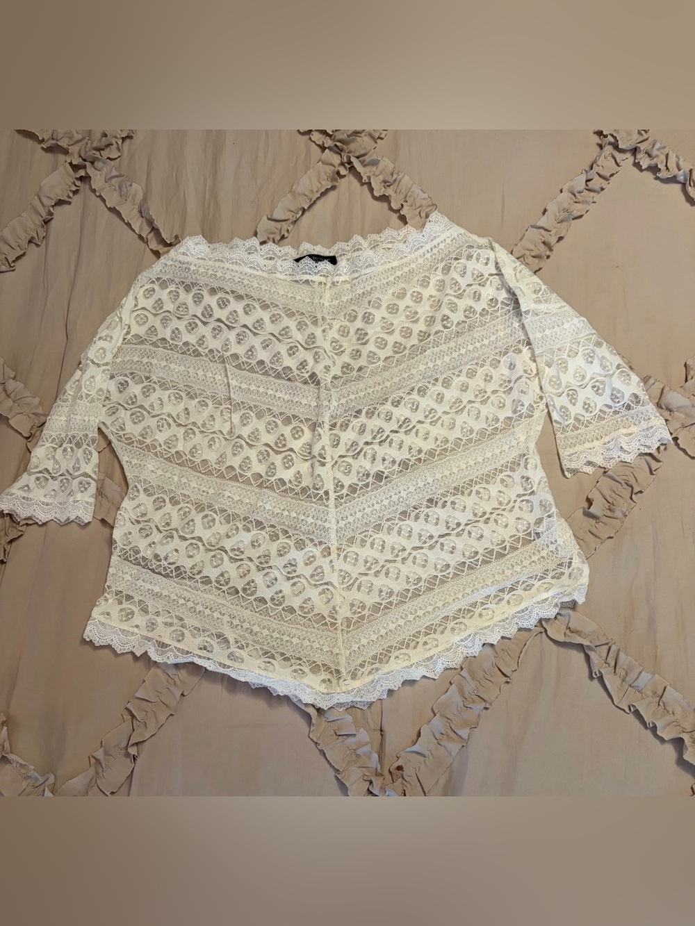 Green Envelope Pre-loved Women’s Cream Lace Off-Shoulder Camisole Size S